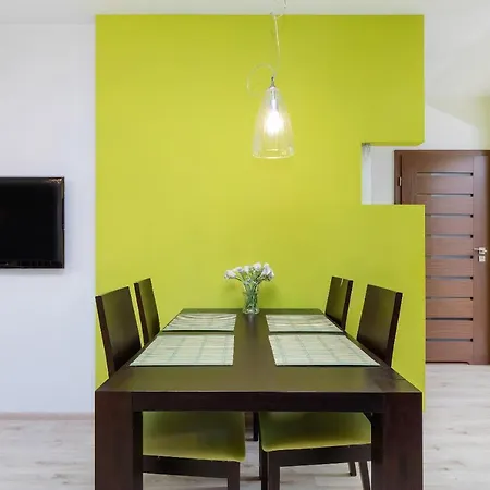 Kosciuszki Pool & Gym By Renters Apartment *